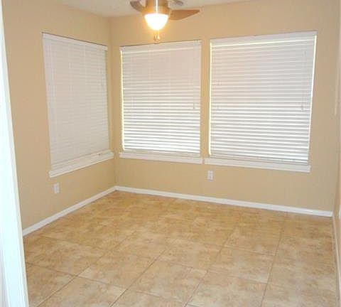 5th image of 2913 Country Club Dr