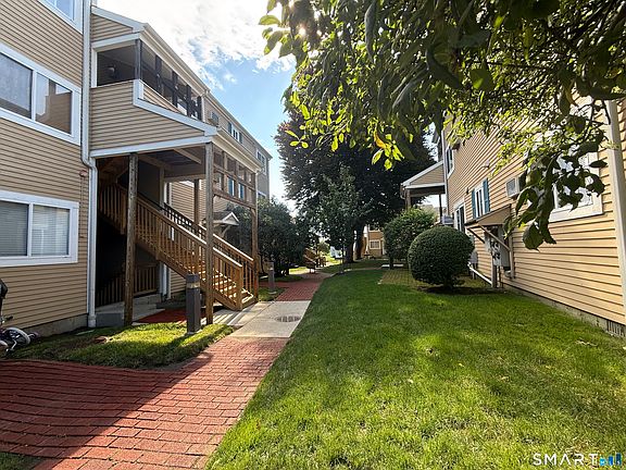 3rd image of 135 Flax Hill Road #19