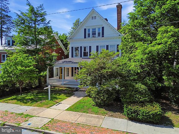 3rd image of 121 W Springettsbury Ave