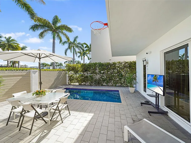 7515 NW 99th Ave — Photo 31