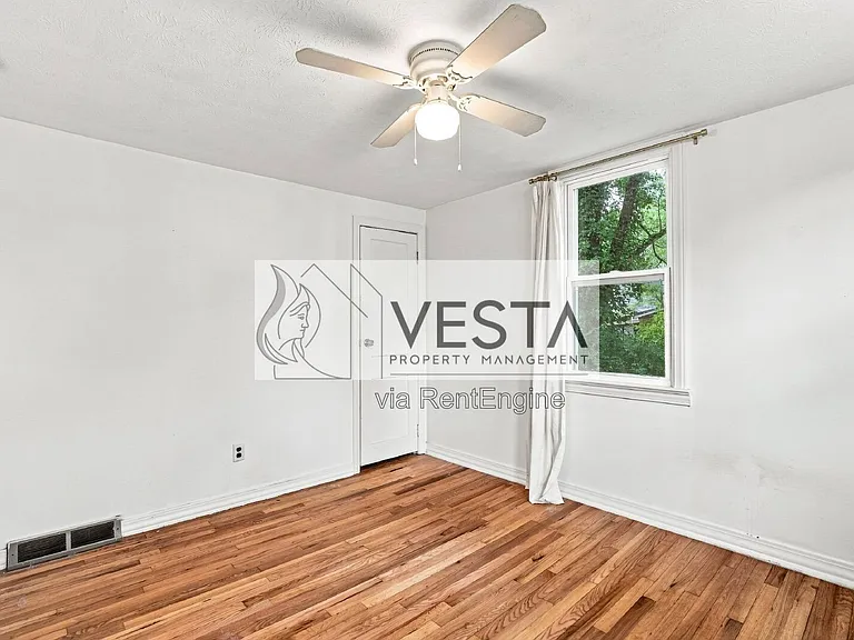 78 Moody Ave — Photo 20