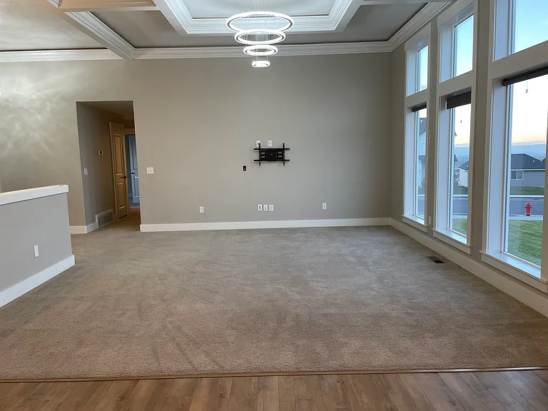 537 E 860 S — Photo 10