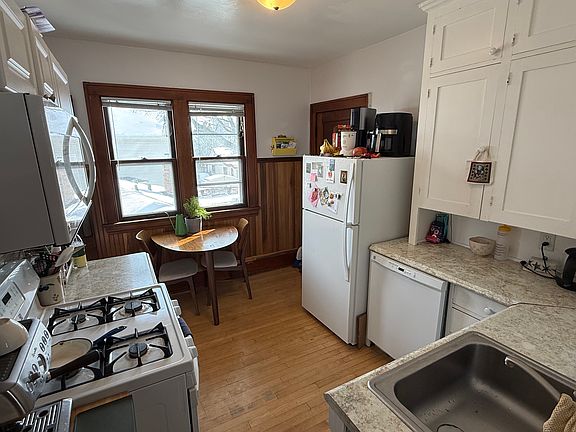 3rd image of 618 Jefferson St NE #2