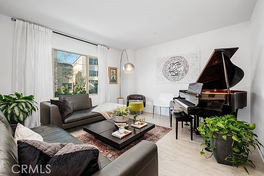 3rd image of 165 Frame