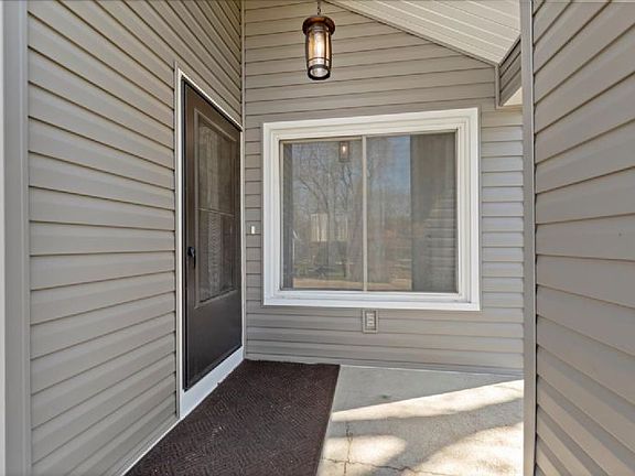 3rd image of 1209 Timber Ln