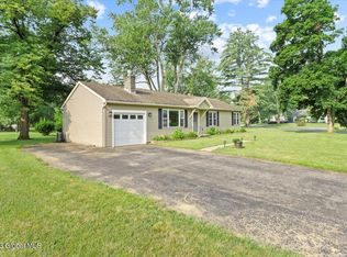 11 Berchman Dr, Ballston Lake, NY 12019