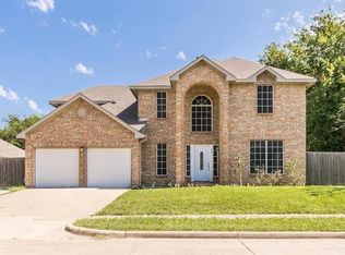 405 E Embercrest Dr, Arlington, TX 76018