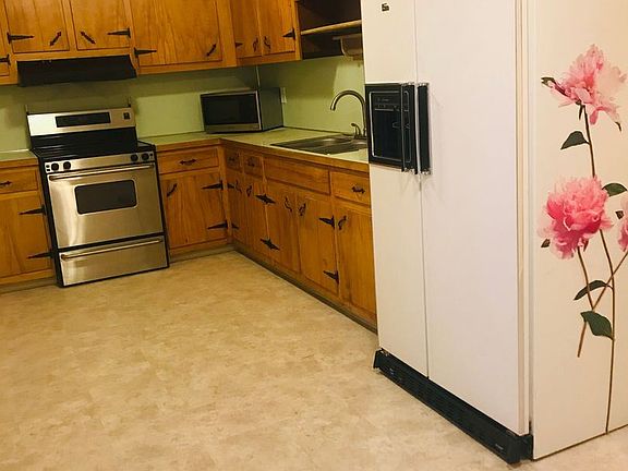 3rd image of 935 Aurora Dr APT 2