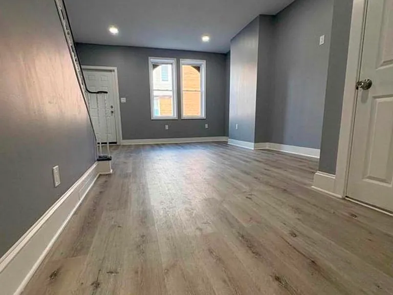 526 E Willard St — Photo 8