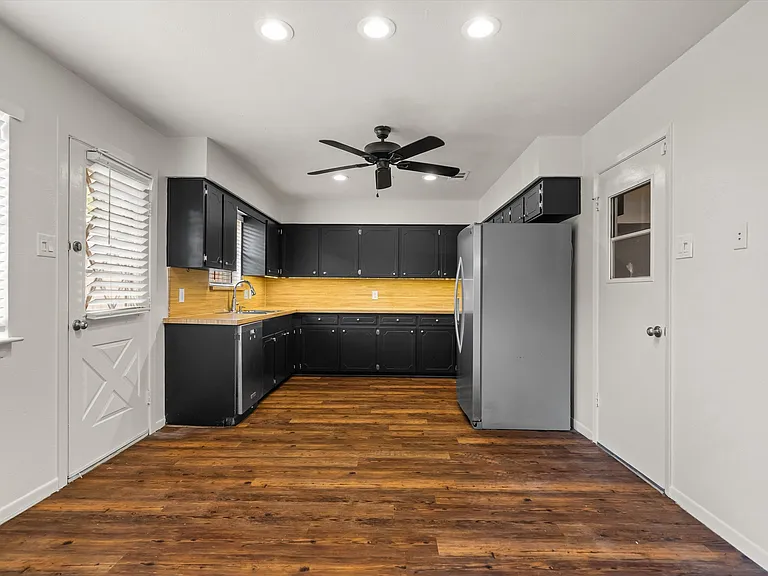2717 Oakdale Rd — Photo 10