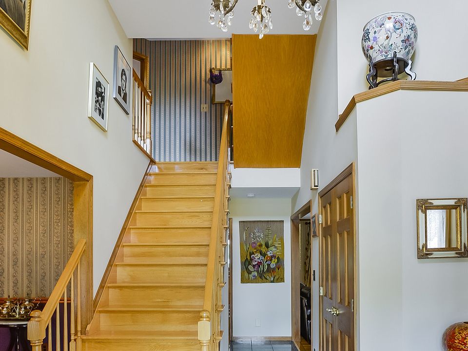 3 story foyer