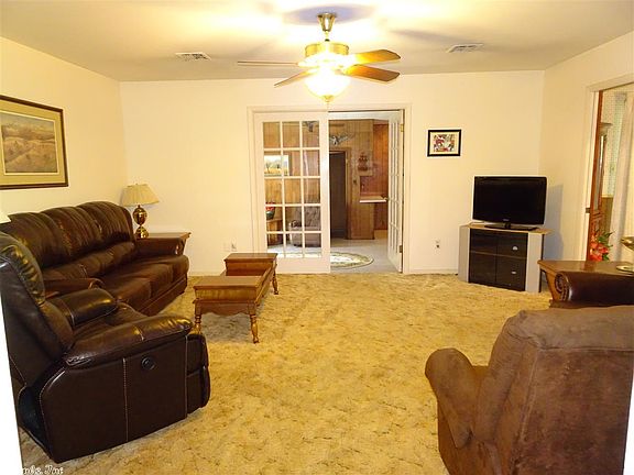 4th image of 7 Marshall Dr