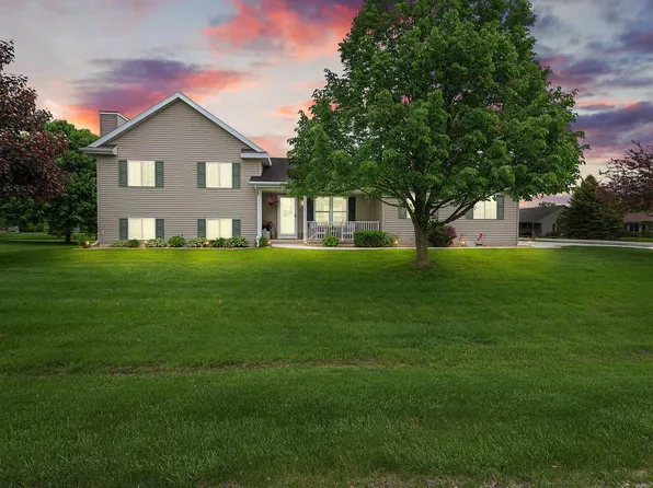 W7009 Crestwood Dr, Fond Du Lac, WI 54937