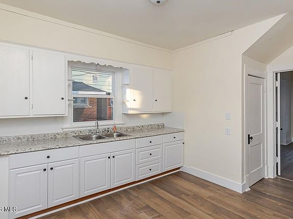 4th image of 734 Brighton Ave