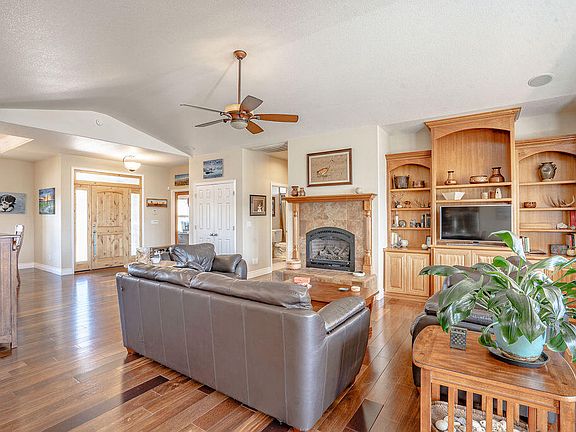 5th image of 705-135 Kenneth Ln