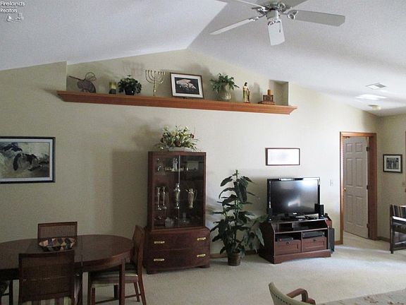 3rd image of 1716 E Waterberry Dr