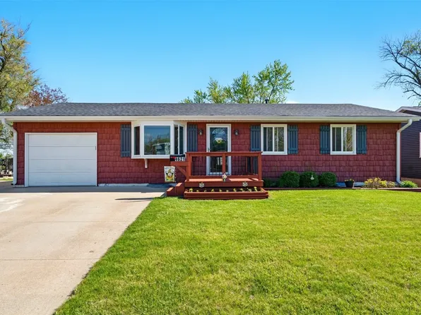 4621 Midway Dr NW, Cedar Rapids, IA 52405