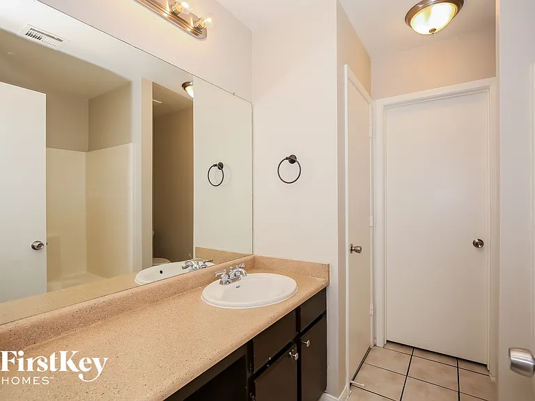 720 Roberta Alecia Ave — Photo 8