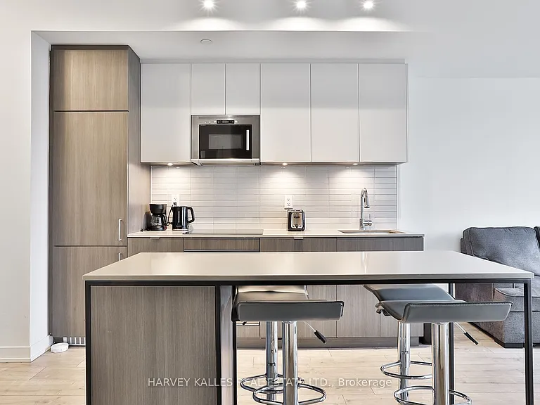 215 Lakeshore Rd W #206 — Photo 5