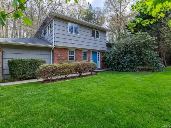 300 E Main Street, Centerport, NY 11721