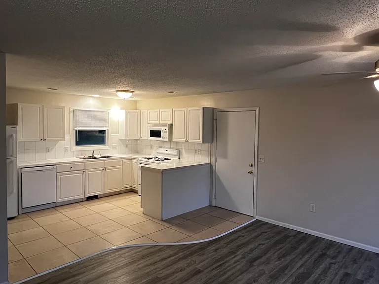 515 Valley View Dr — Photo 5