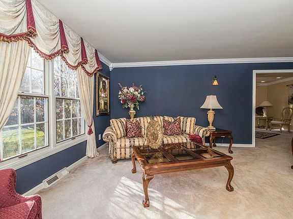 5th image of 9055 Music St