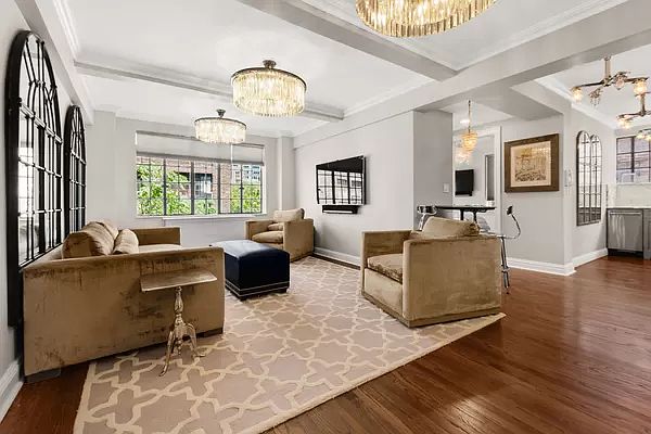 1st image of 325 E 41st St APT 808