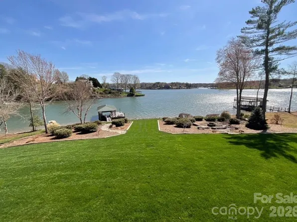 5231 Peninsula Dr, Granite Falls, NC 28630