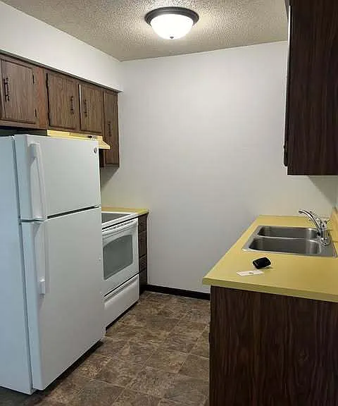 717 Garland St E — Photo 12