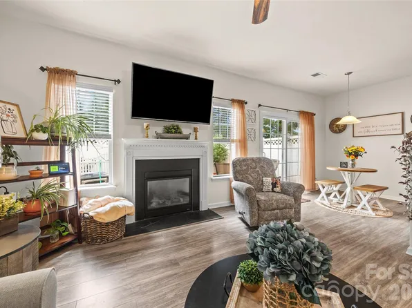 1435 Harpers Inlet Dr, Clover, SC 29710