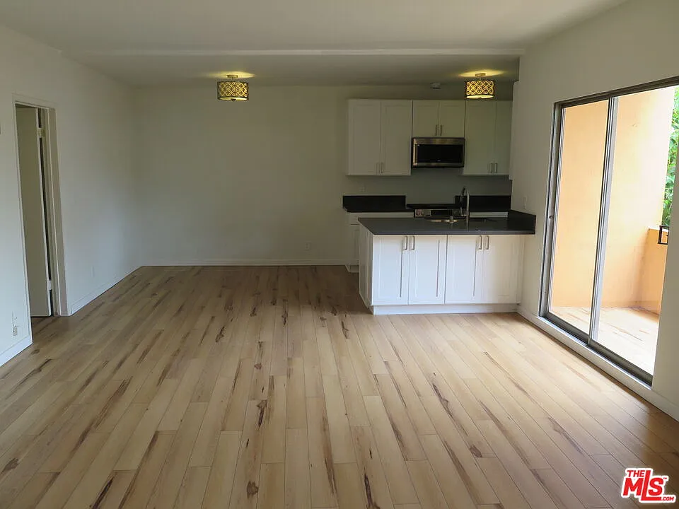 2 bed, 2.0 bath, 1475 sqft, $4,375 — Photo 3