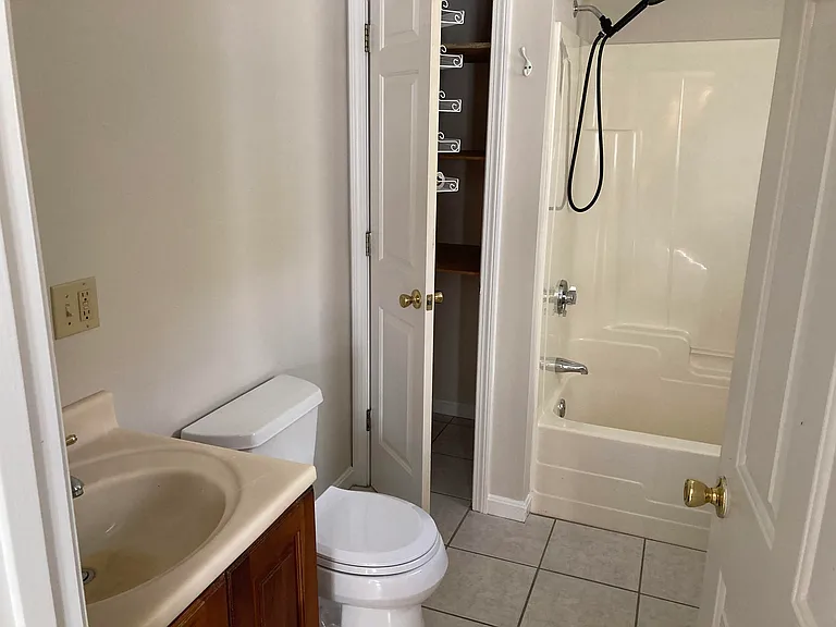 139 Heath Rd #B — Photo 10
