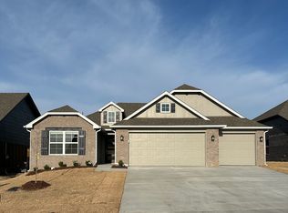 9014 N 74th Ave E, Owasso, OK 74055