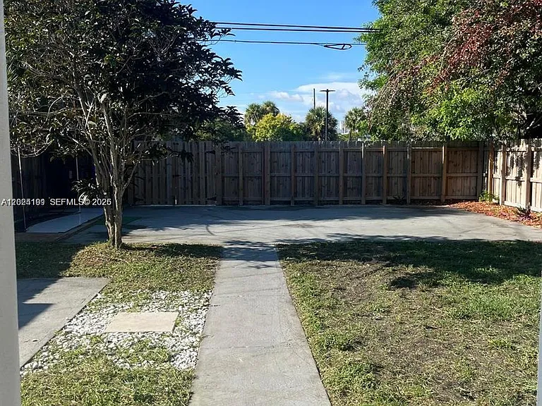 1912 Taylor St — Photo 16
