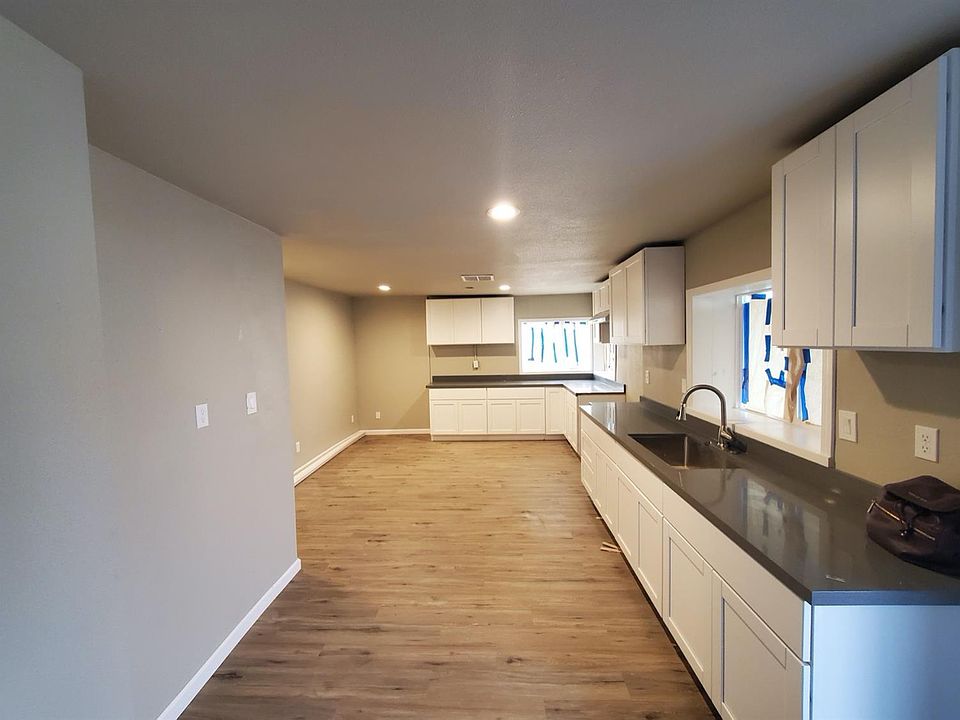 1st image of 450 Eleanor Ave