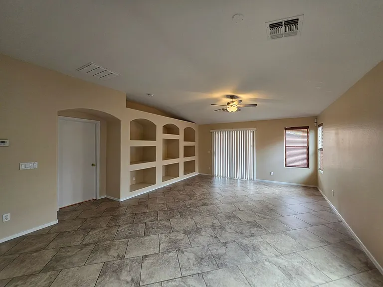 7805 S 48th Ln — Photo 15