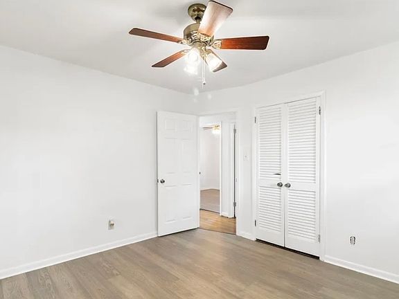 5th image of 4020 Welmont Dr #1
