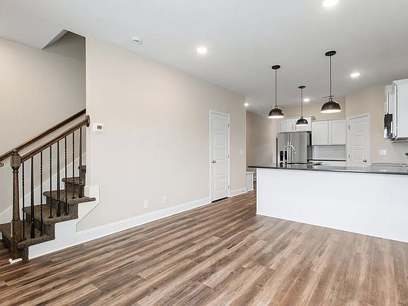 5th image of 208 Drayton Dr #1-C