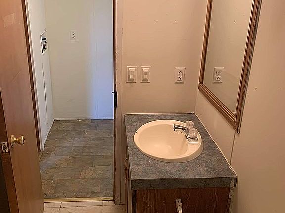 5th image of 165 Evergreen Ln