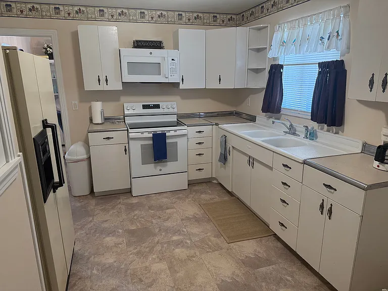315 W Hermosa Dr — Photo 3