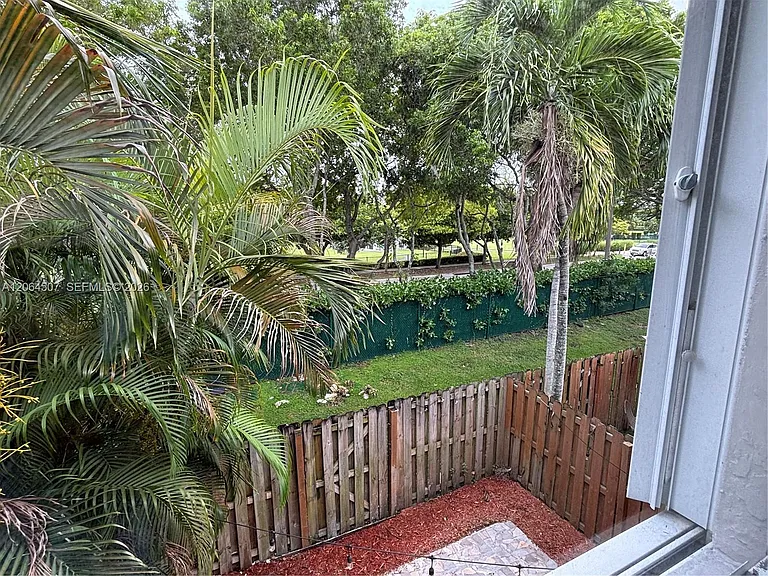 11440 NW 50th Ter — Photo 58