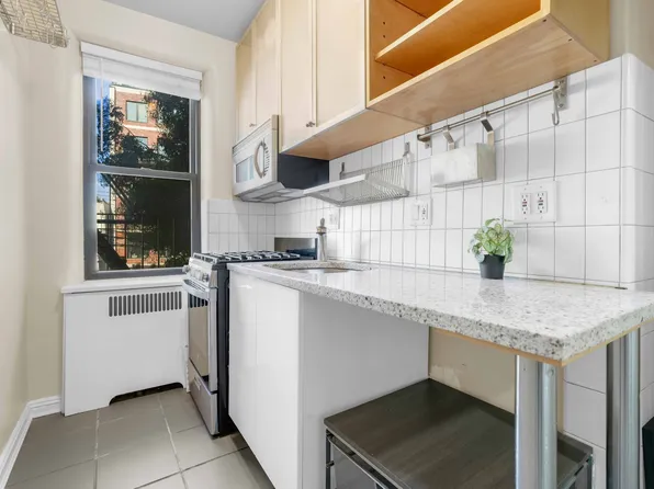 30-83 Crescent Street image 5 of 11