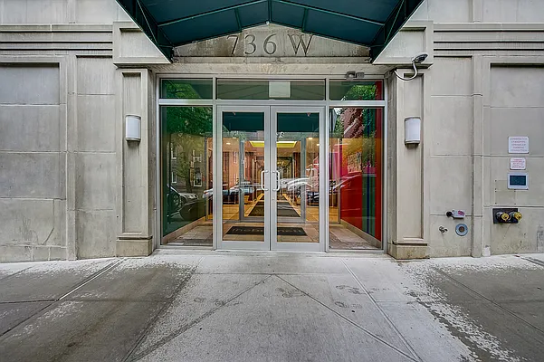 Sold by Redfin Real Estate | media 23