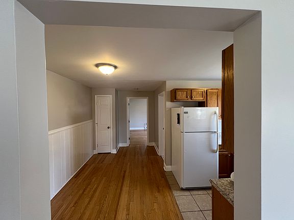 4th image of 4400 Raceview Ave