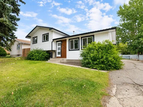 11809 W 97th St, Grande Prairie, AB T8V 3R4