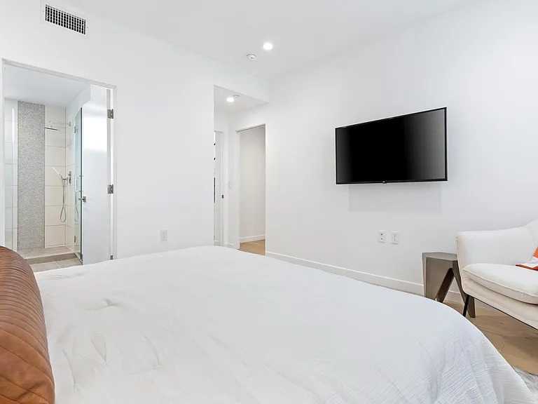 Upstairs Master Bedroom with Smart TV and en-suite bathroom.