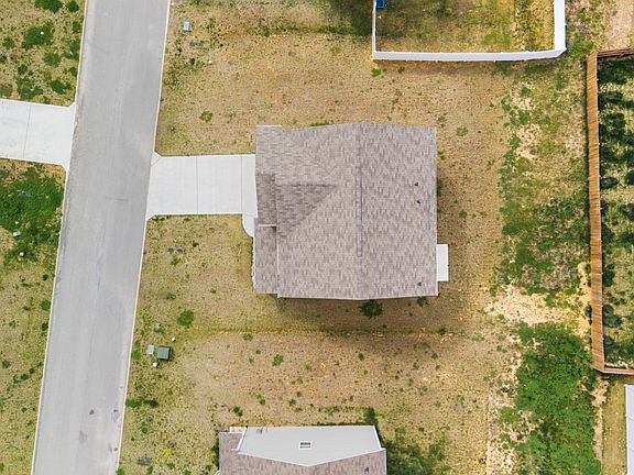 4th image of 130 Riley Ct