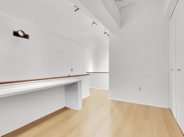 135 West 70th Street image 16 of 25