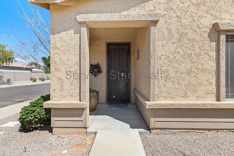 4 bed, 2.0 bath, 1720 sqft, $2,095 — Photo 3
