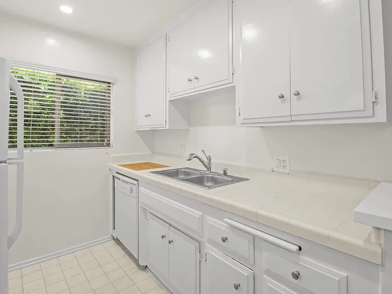 1226 McClellan Dr #12 — Photo 13